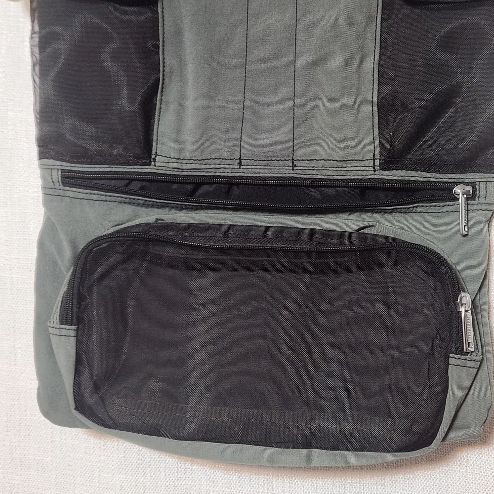 Hedgren Greenish Gray Hanging Toiletry Bag Travel Cosmetic Unisex